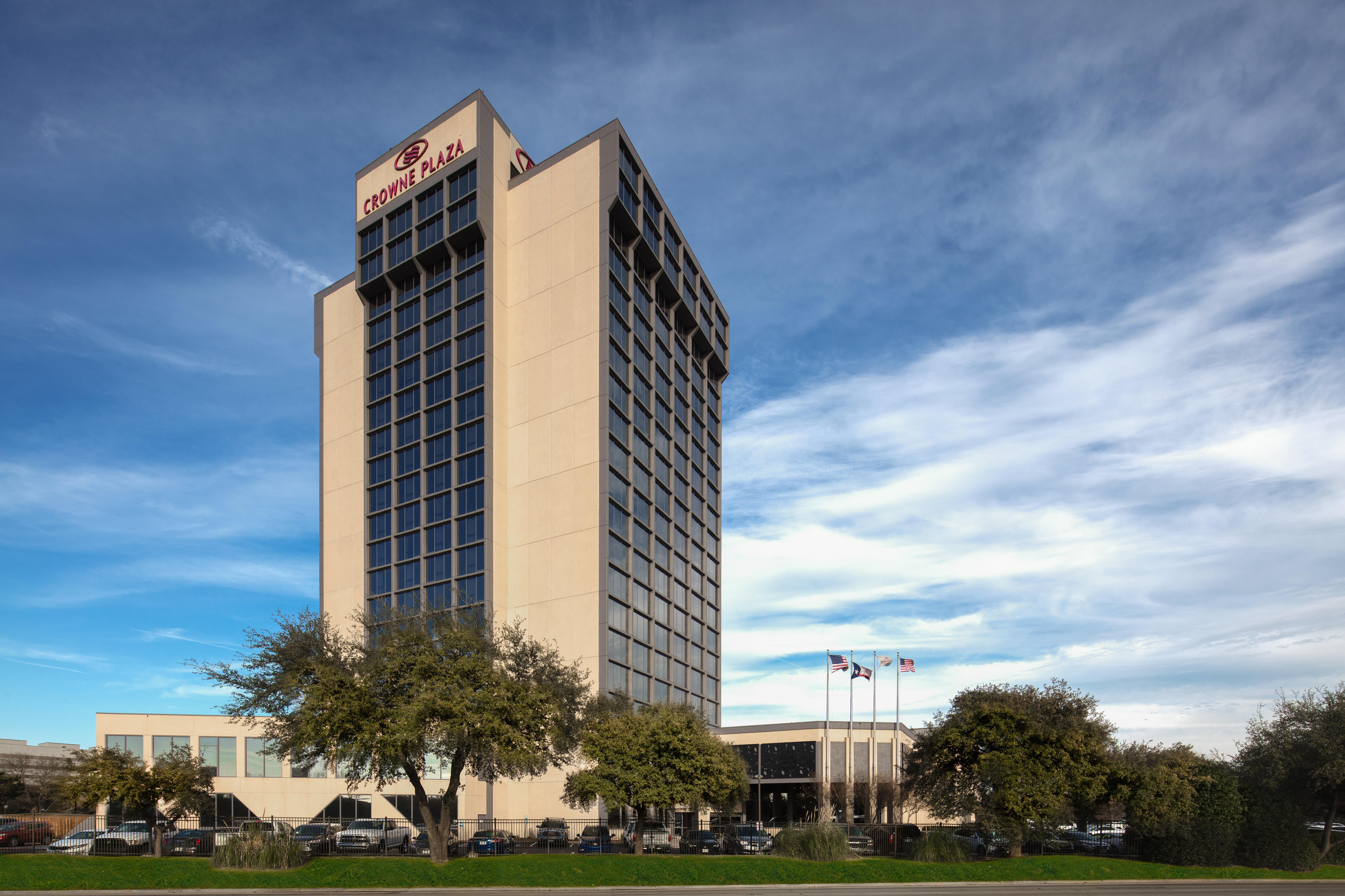 Crowne Plaza Dallas Market Ctr - Love Field, An Ihg Hotel Exterior photo