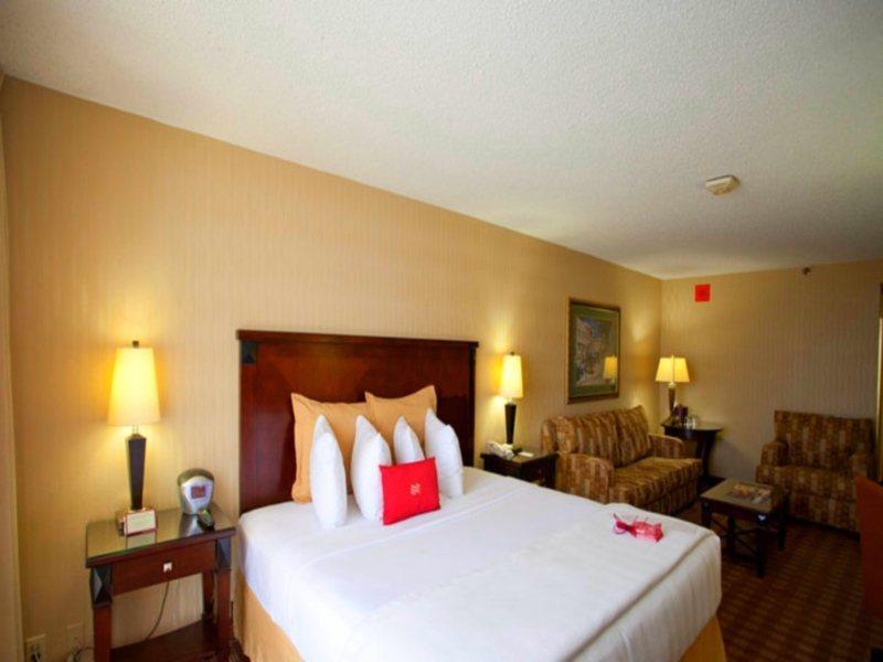 Crowne Plaza Dallas Market Ctr - Love Field, An Ihg Hotel Exterior photo