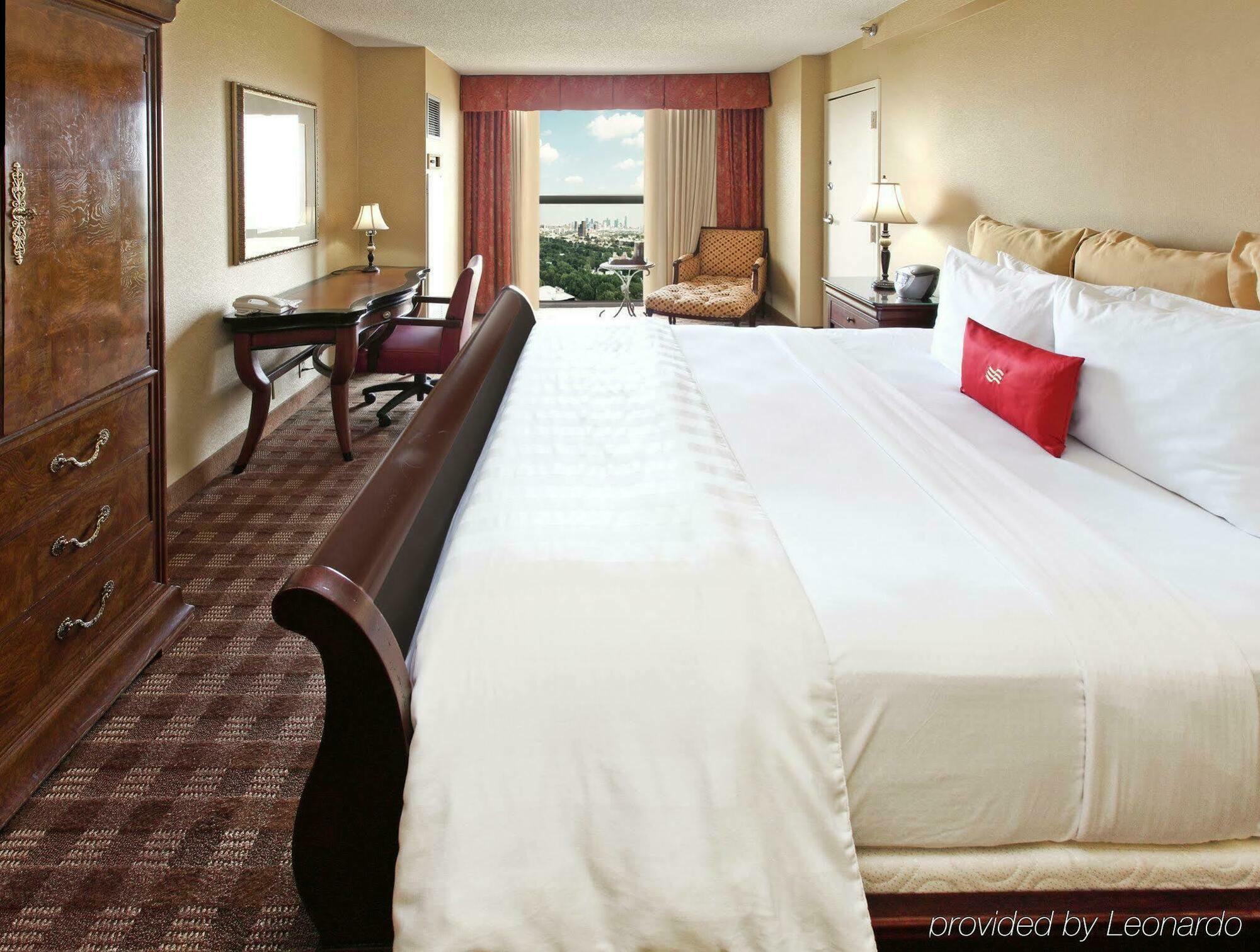 Crowne Plaza Dallas Market Ctr - Love Field, An Ihg Hotel Exterior photo