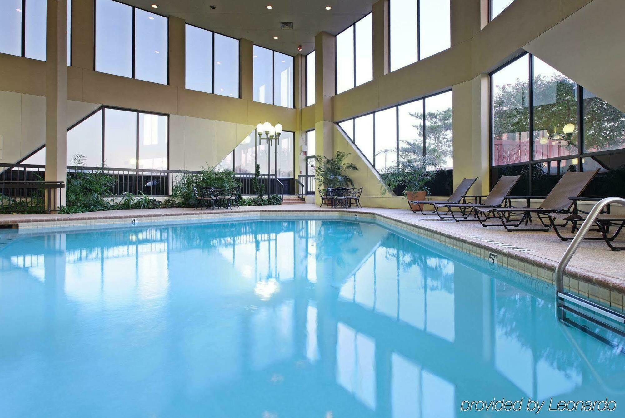 Crowne Plaza Dallas Market Ctr - Love Field, An Ihg Hotel Exterior photo